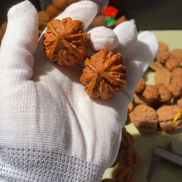 文玩核桃手串……20