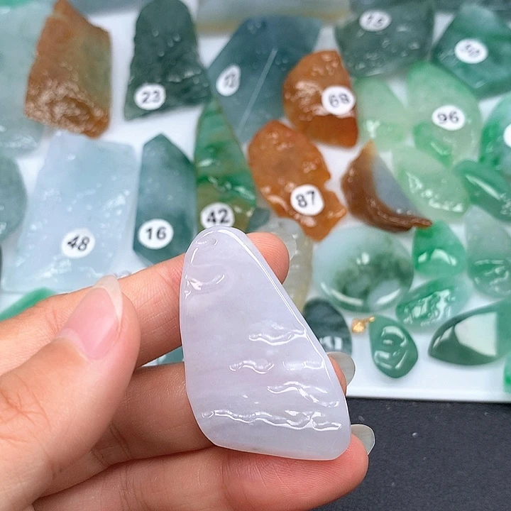 翡翠未镶嵌颈饰随型