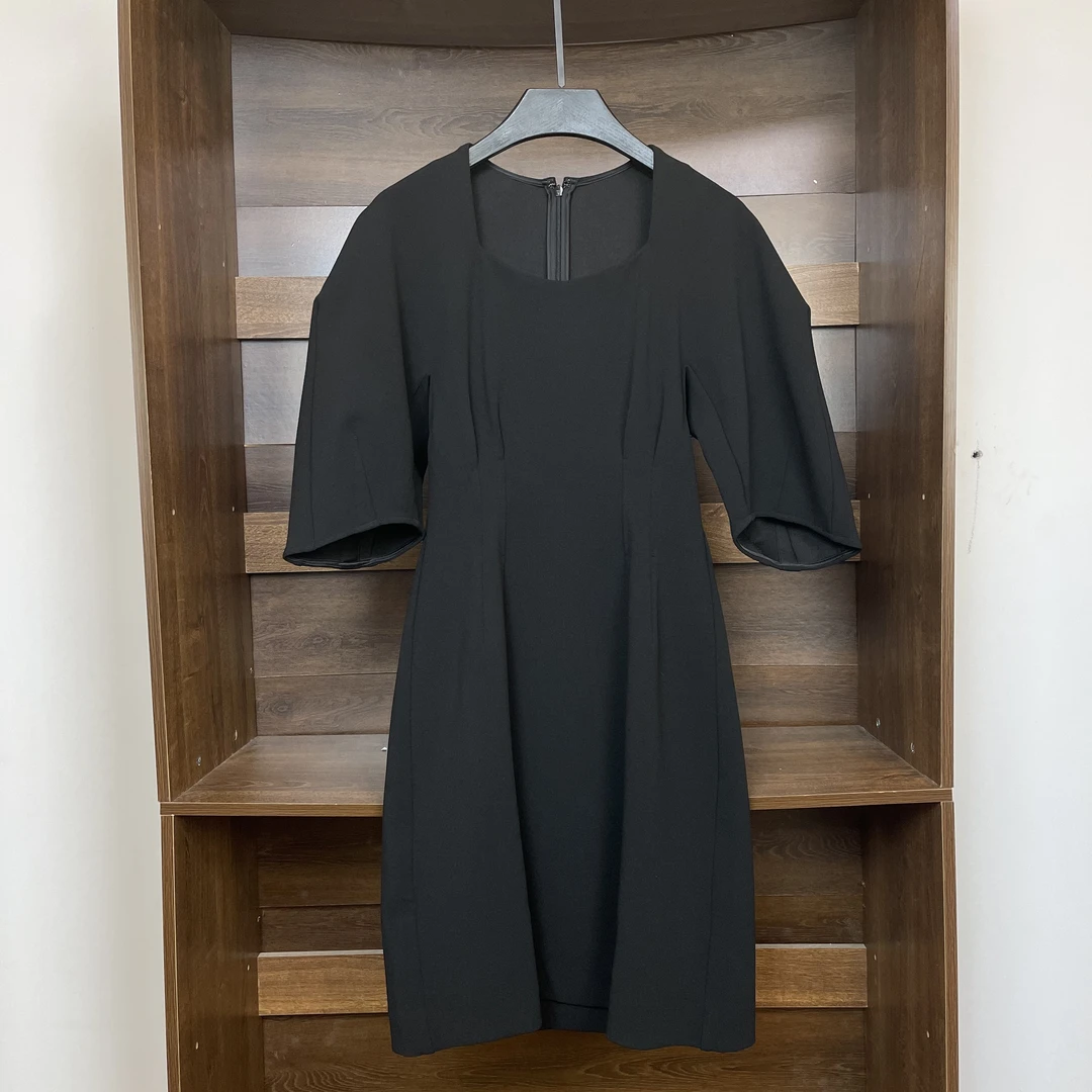 ED小众泡泡袖小黑裙