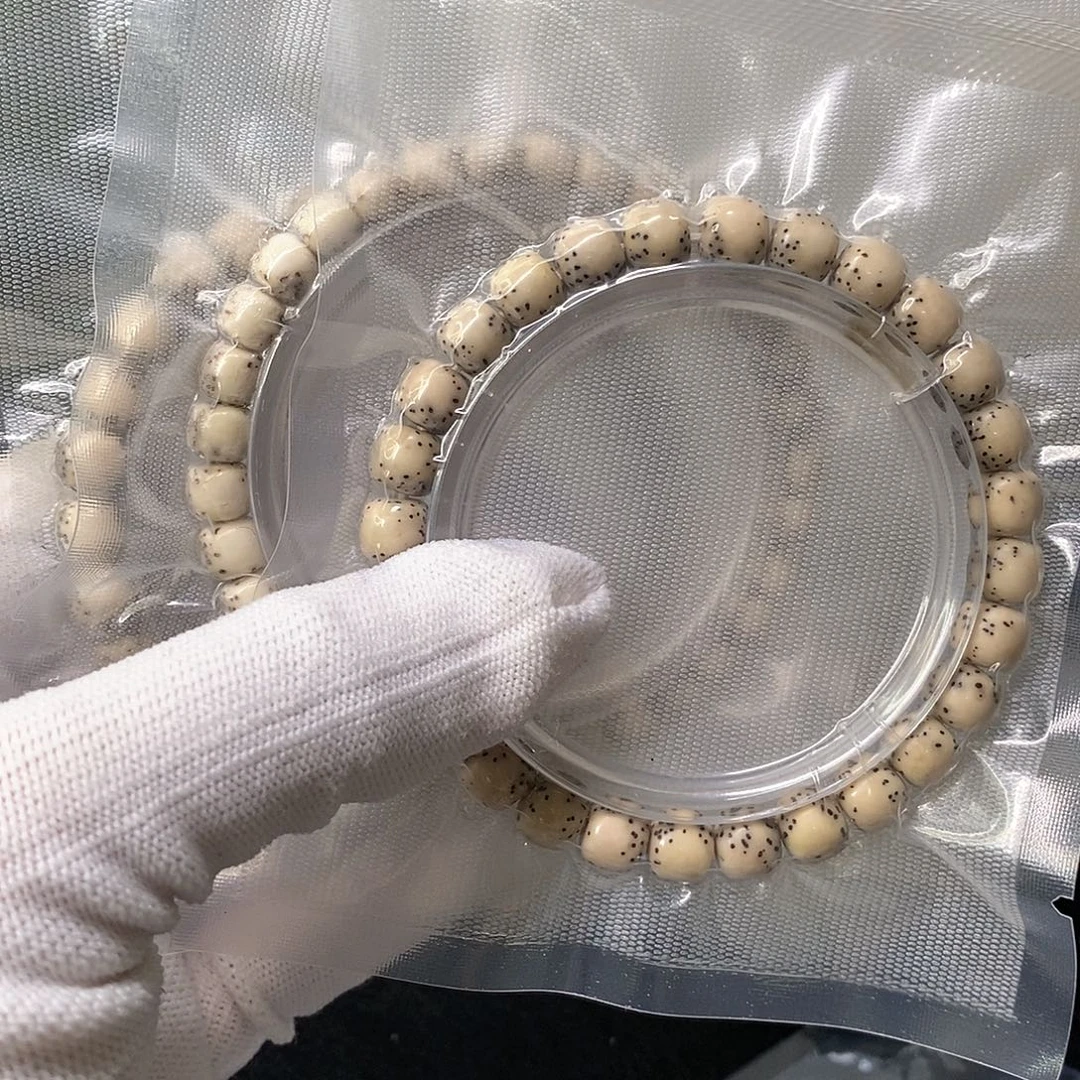 星月菩提吊坠石玉河豚8*7单