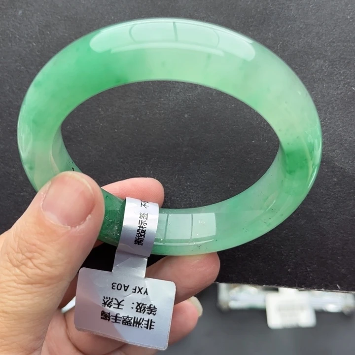 石英质玉未镶嵌手镯57