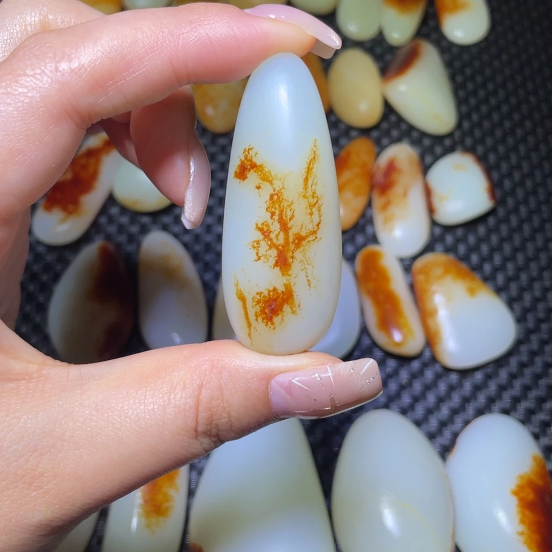 用***1和田玉未镶嵌颈饰