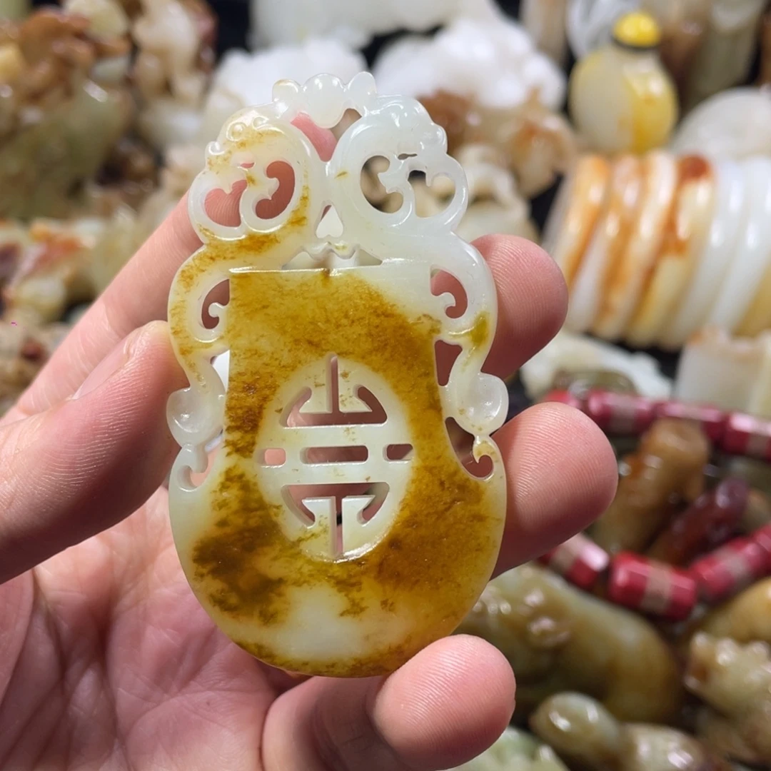 龙***吟和田玉未镶嵌把件