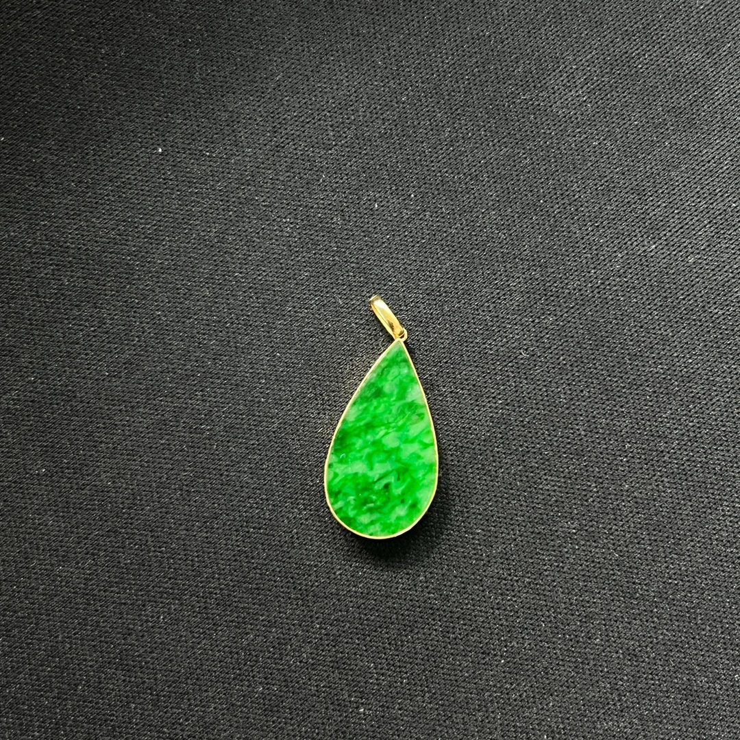 天然缅甸翡翠A货水滴吊坠