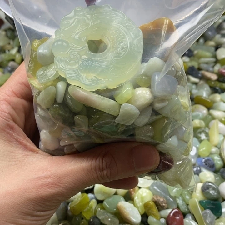 蛇纹石玉鱼缸石未镶嵌