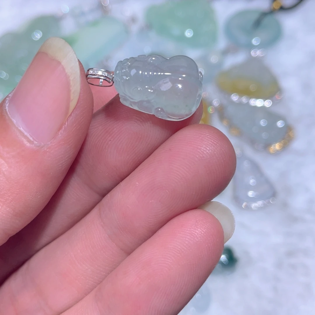 翡翠18K金镶嵌颈饰翡翠