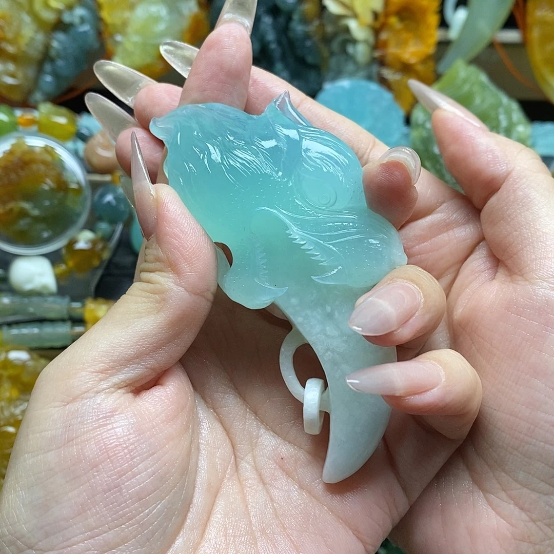 夏***于蛇纹石玉未镶嵌颈饰
