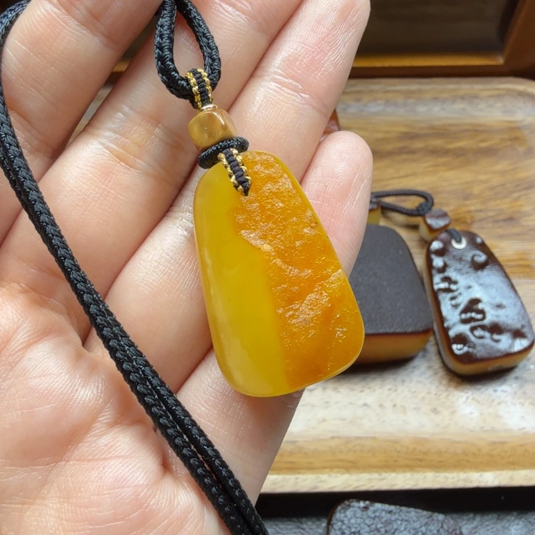 琥珀吊坠(赠链)未镶嵌
