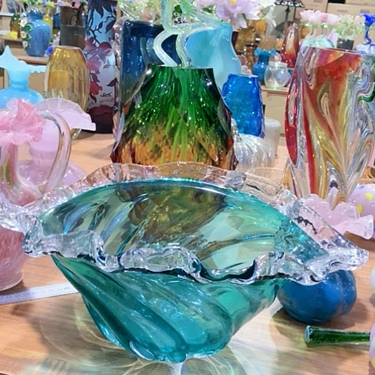 琉璃花瓶高16厘米宽38厘米