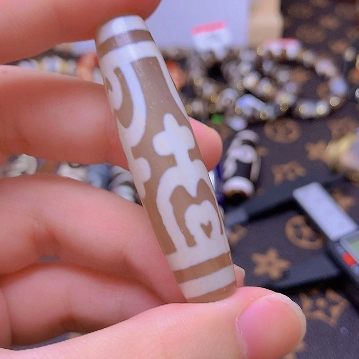 未镶嵌发一个玛瑙/玉髓