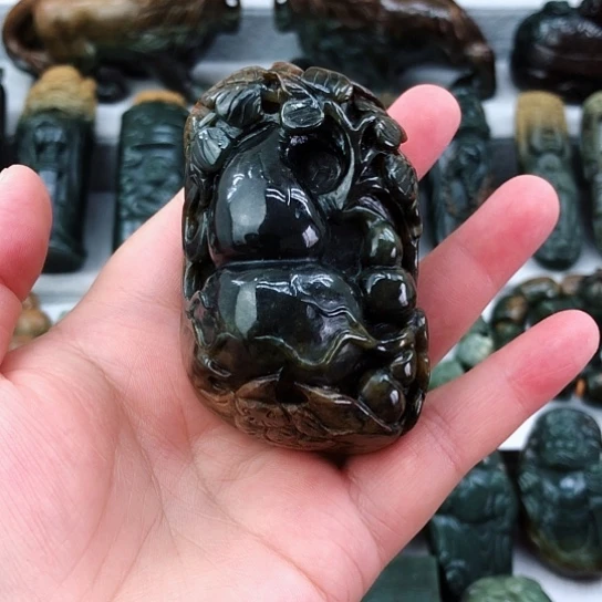 未镶嵌岫岩河磨玉（透闪石质玉）把件肥****师