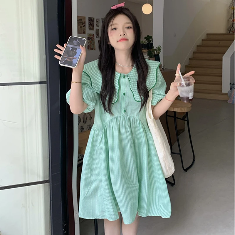 大码女装连衣裙裙子韩版娃娃领泡泡袖少女甜美夏装减龄格子盛夏服