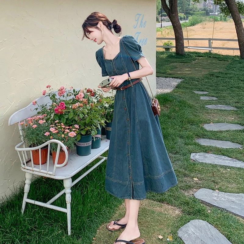 出游气质复古牛仔连衣裙女夏季2025新款法式薄款收腰显瘦中长裙子