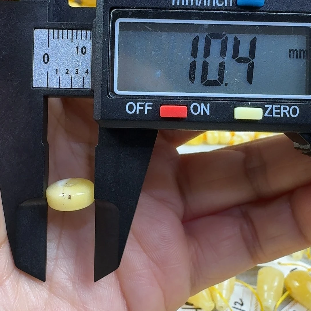 蜜蜡未镶嵌裸石63杂