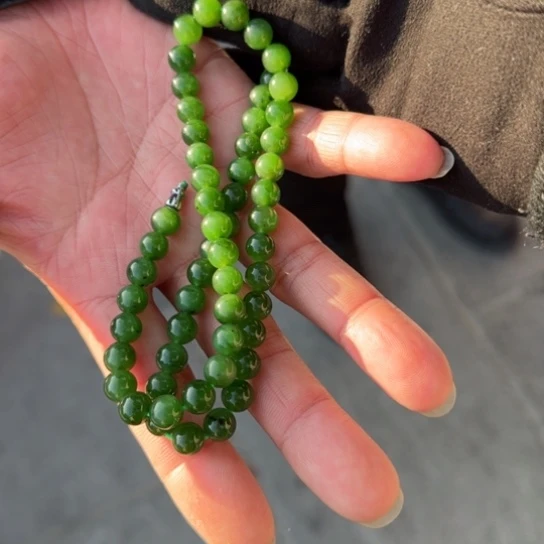 和田玉颈饰未镶嵌卡8菠菜绿，多样性发一，微红皮老料