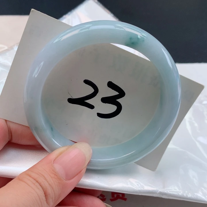 翡翠手镯未镶嵌帕****?正