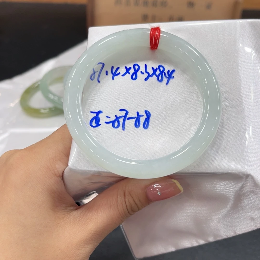 翡翠手镯未镶嵌丸*?翡翠