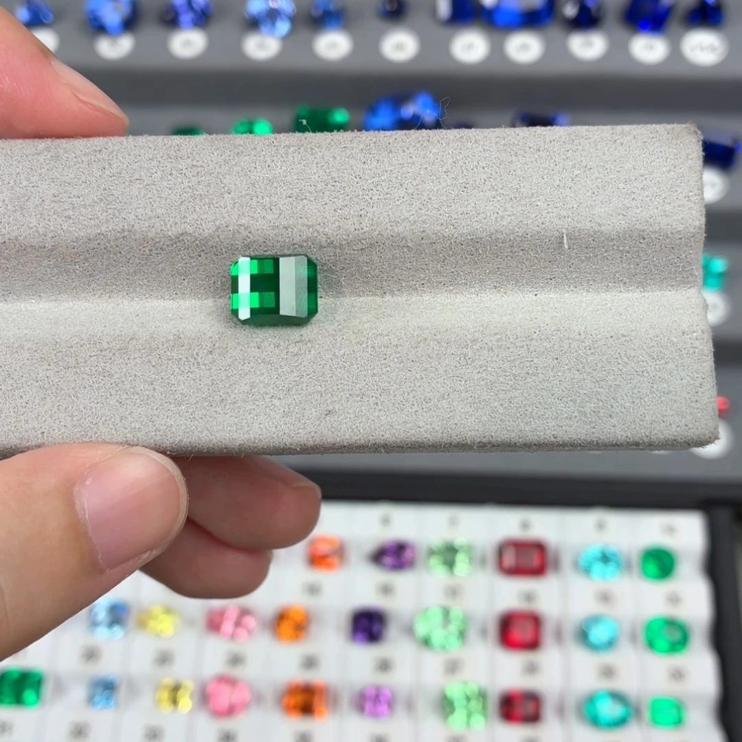x***n合成（培育）石榴石裸石6.55ct
