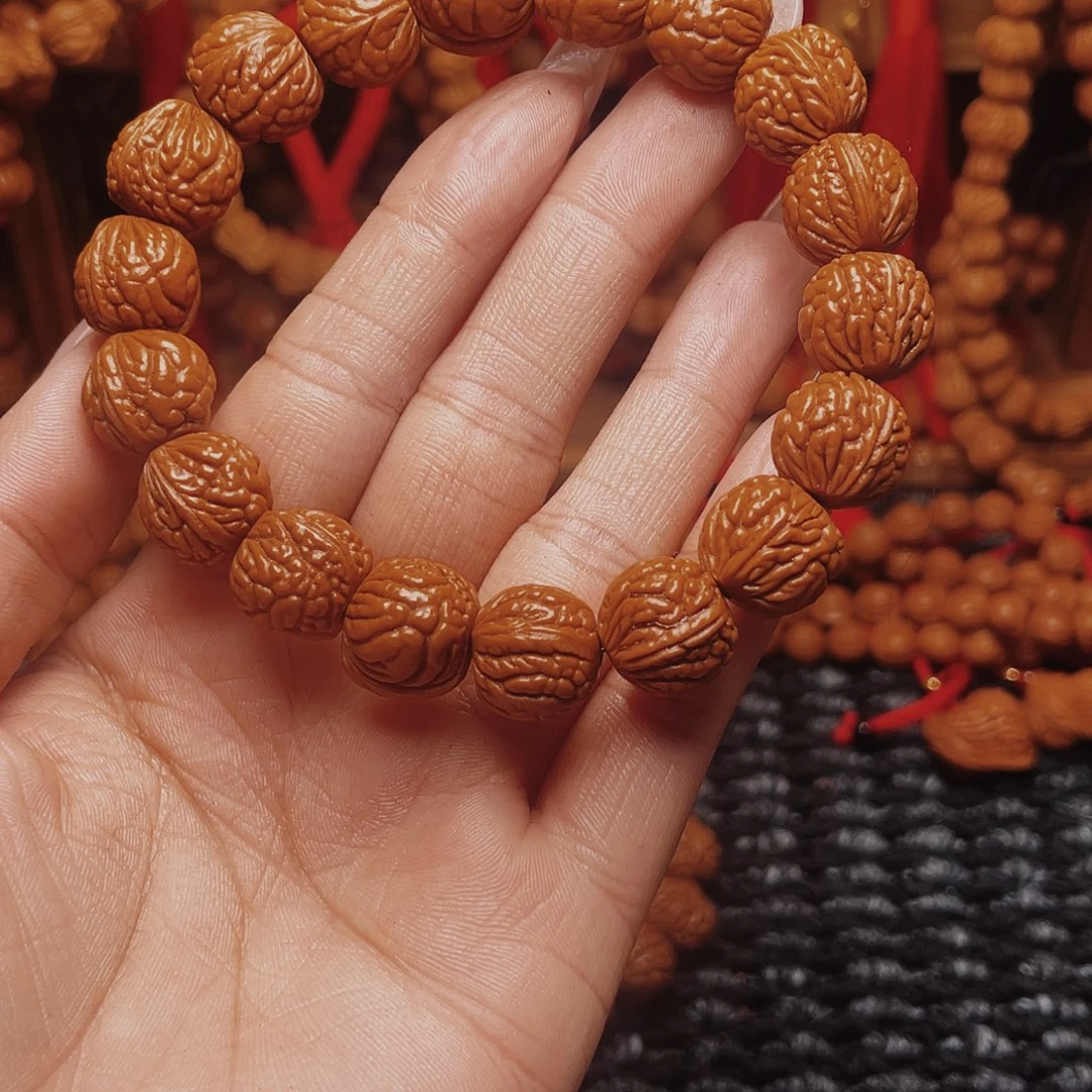 爱***:桃核吊坠龙纹桃枭手串