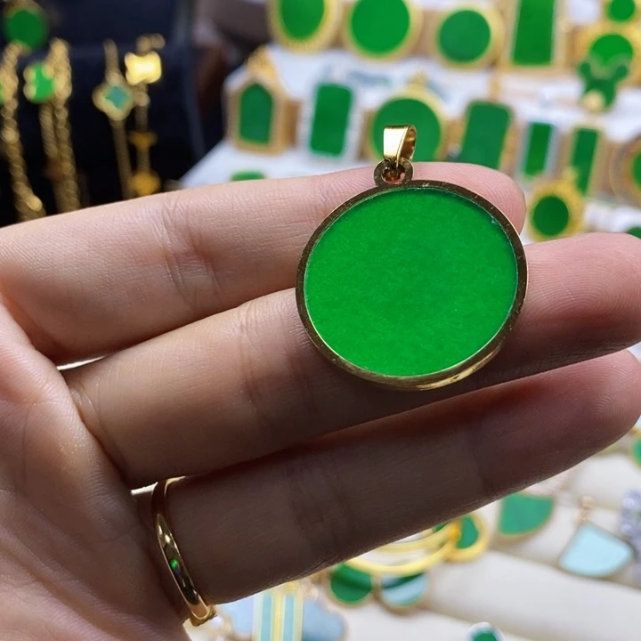 举****钛钢时尚圆牌吊坠