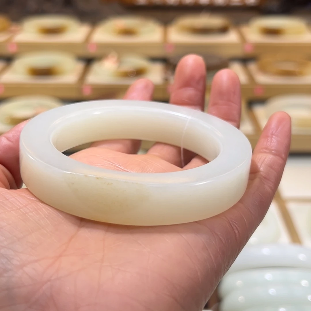 微***微和田玉未镶嵌手镯2