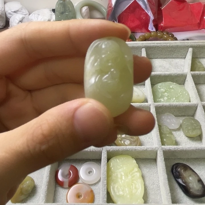颈饰未镶嵌和田玉（糖玉）