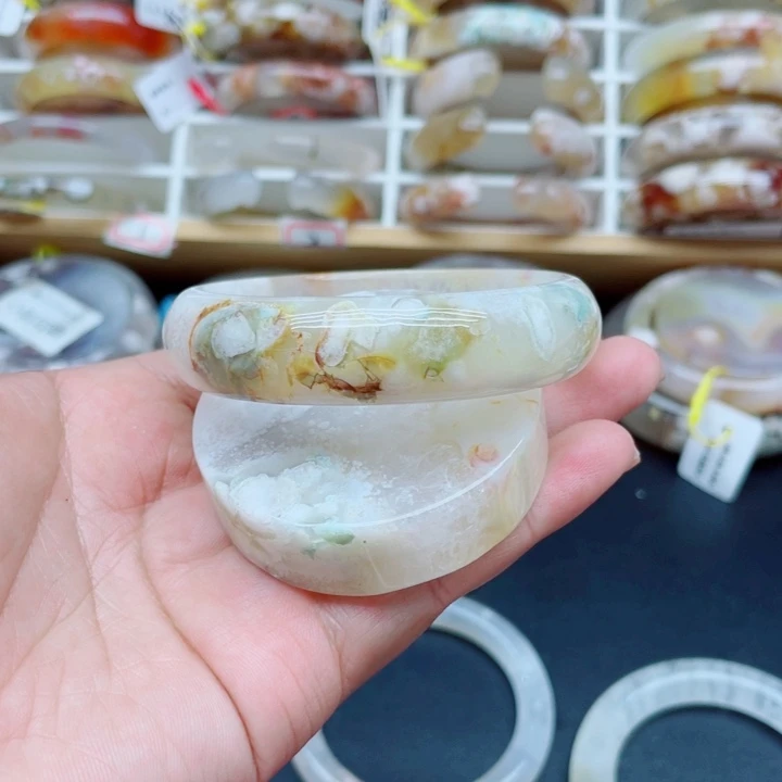 一***钱玛瑙/玉髓未镶嵌手镯56.8