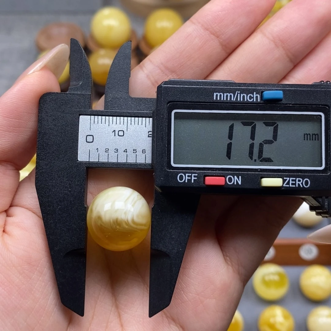 未镶嵌琥珀珠宝奇石