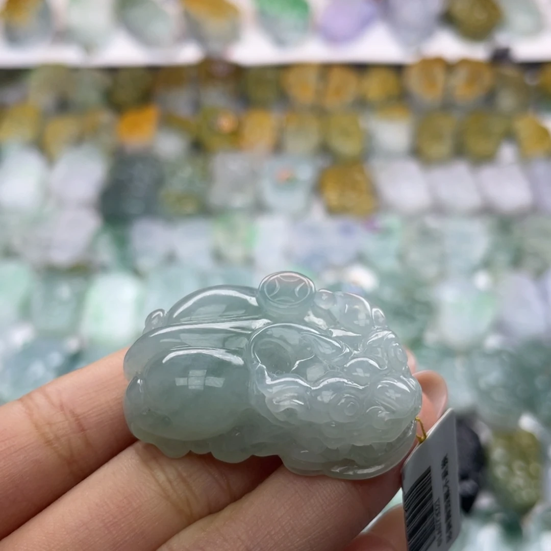 翡翠未镶嵌颈饰貔貅