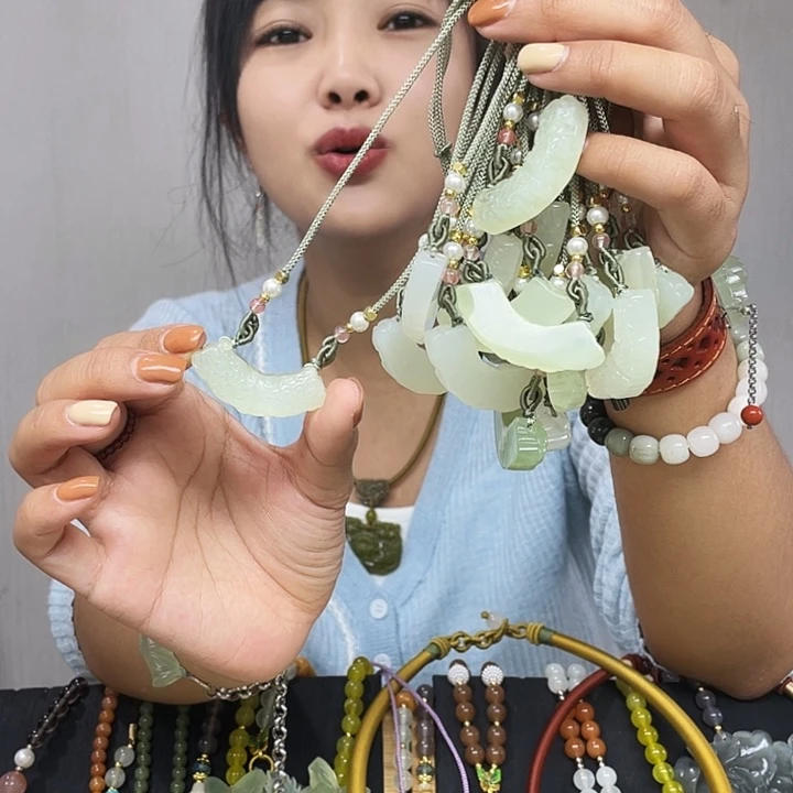 蛇纹石玉未镶嵌颈饰