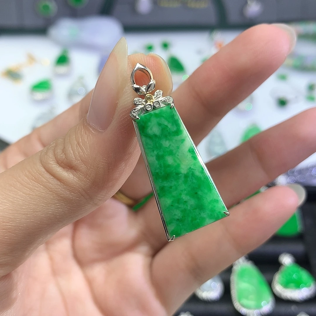 吊坠(不含链)18K金镶嵌翡翠