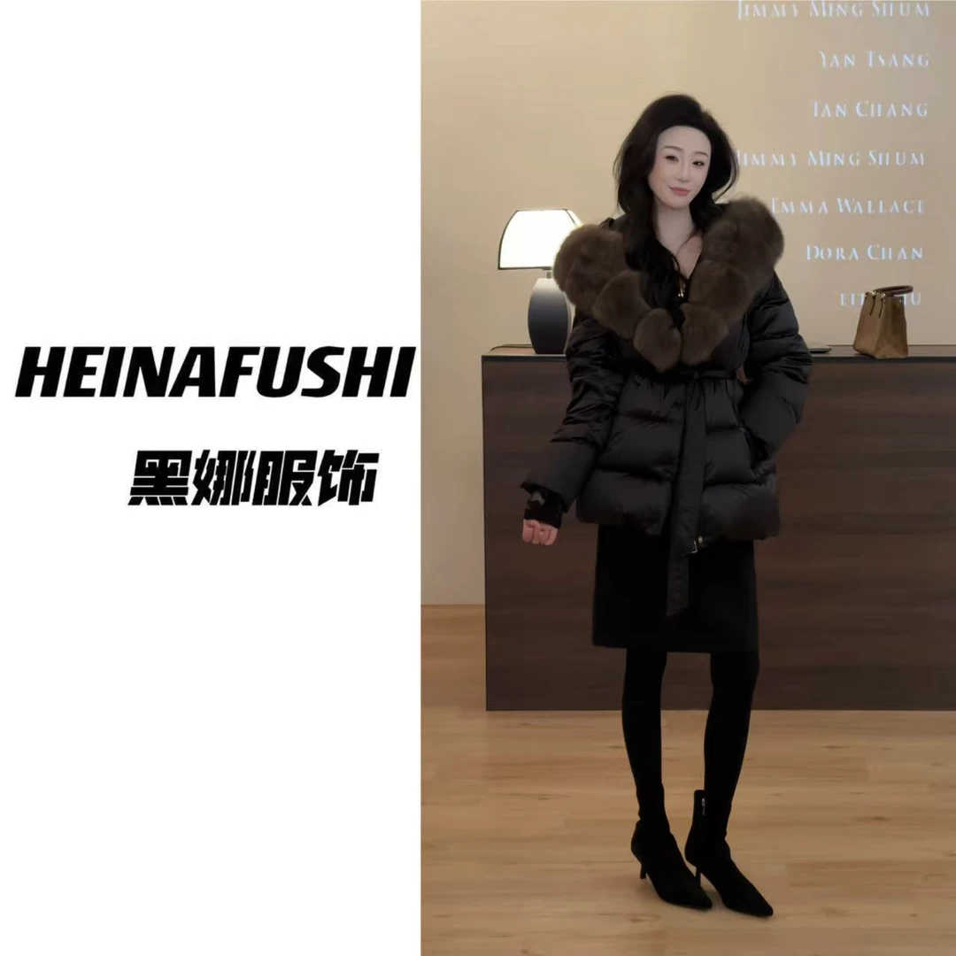 HEINA【富贵花】狐狸毛领短款羽绒服2410