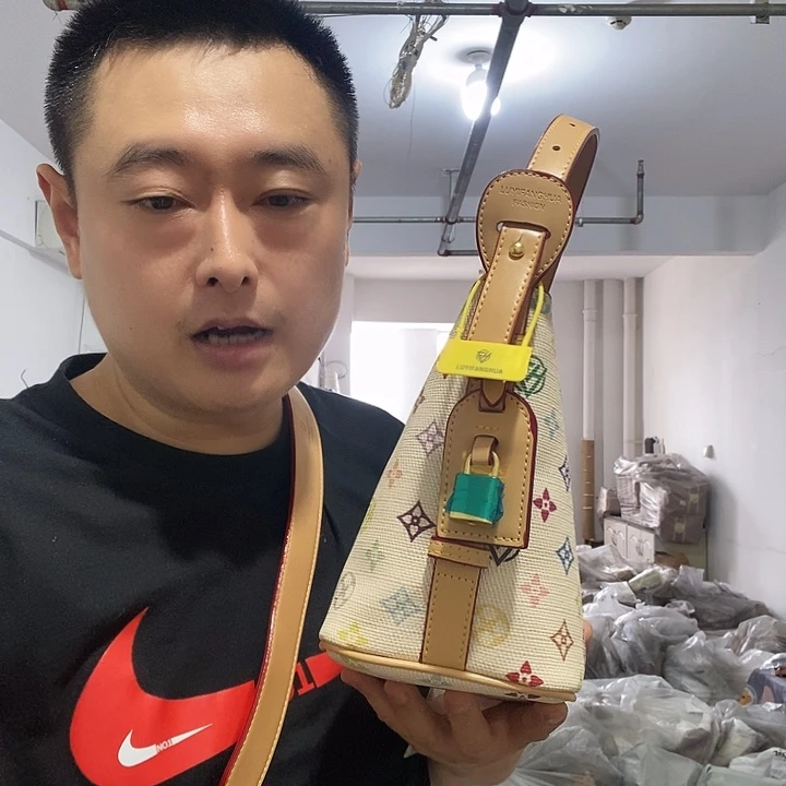 蚕丝驴皮（革）山羊皮（革）