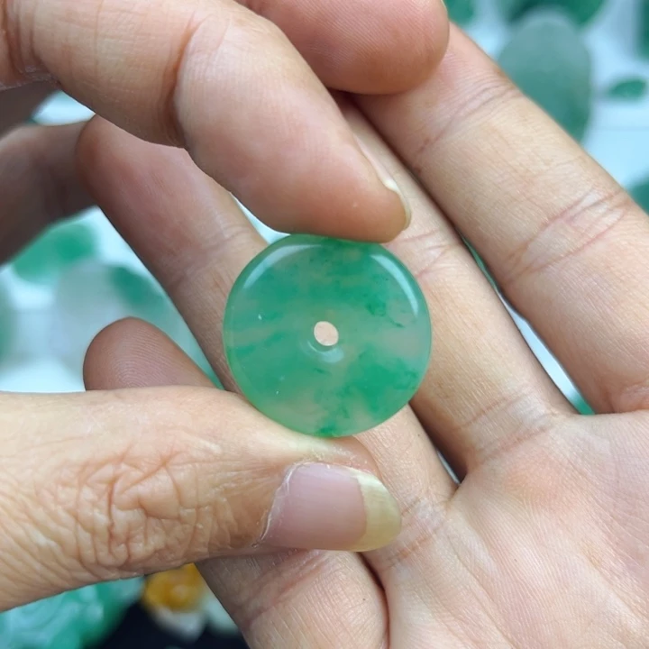 颈饰未镶嵌石英质玉