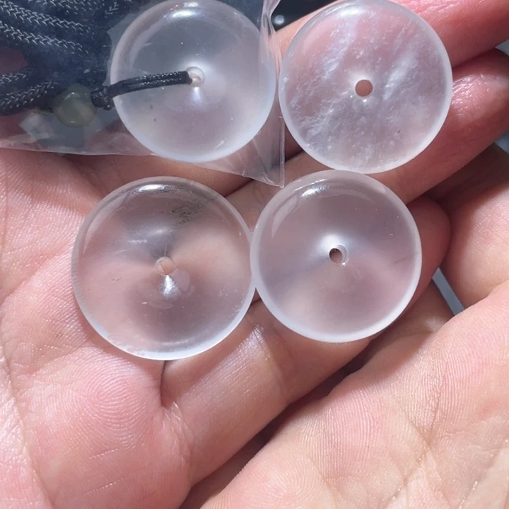 石英质玉合金颈饰