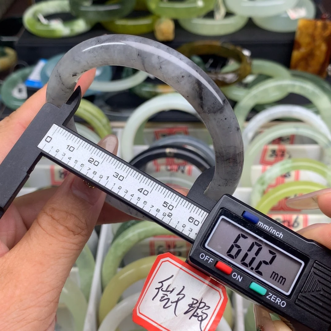 蛇纹石玉未镶嵌手镯825