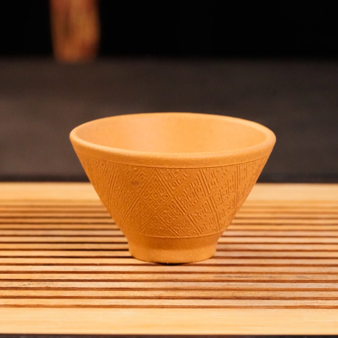 GS17-017   宜兴手工紫砂   黄段斗笠杯