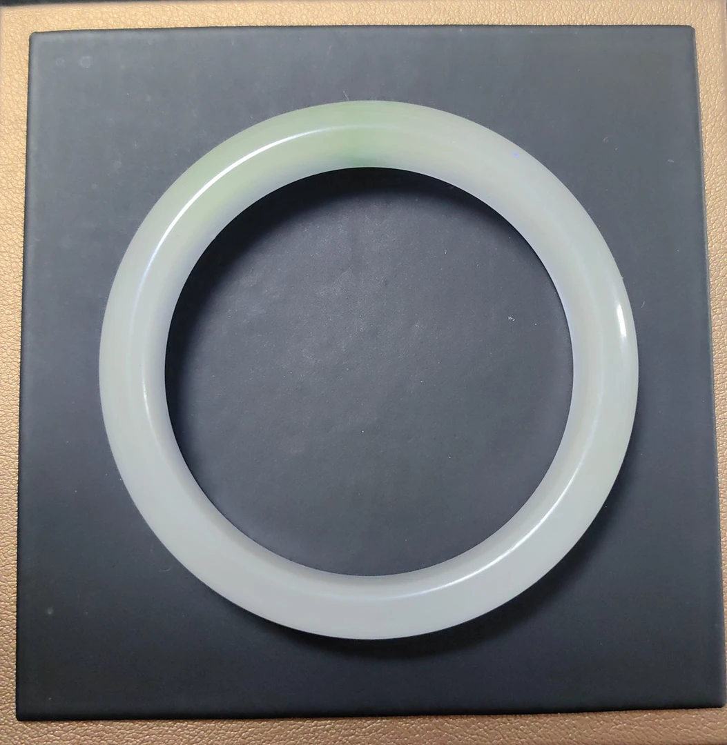 W1273五二＋缅甸冰透飘绿翡翠手镯