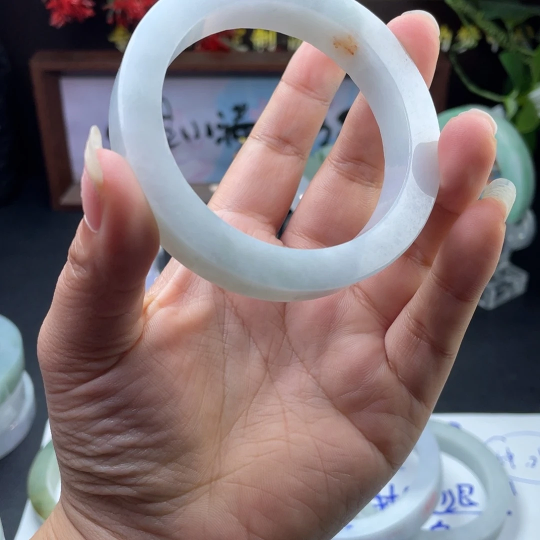 悠***…未镶嵌正定制翡翠翡翠手镯