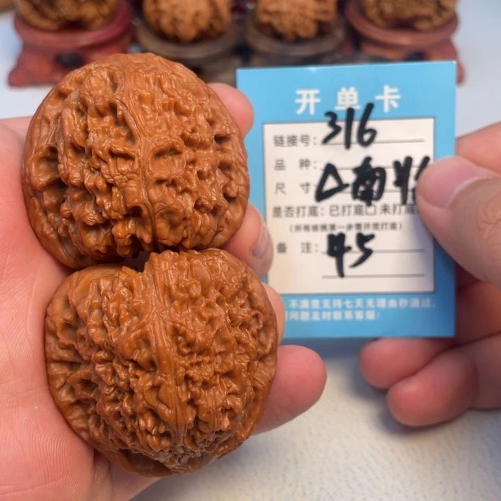 爱***陈文玩核桃吊坠核桃