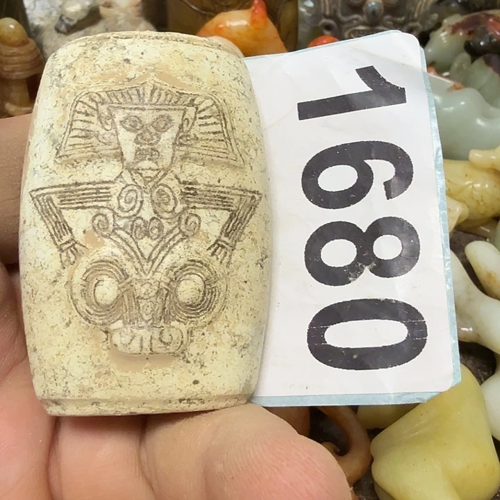 透闪石-蛇纹石玉未镶嵌颈饰