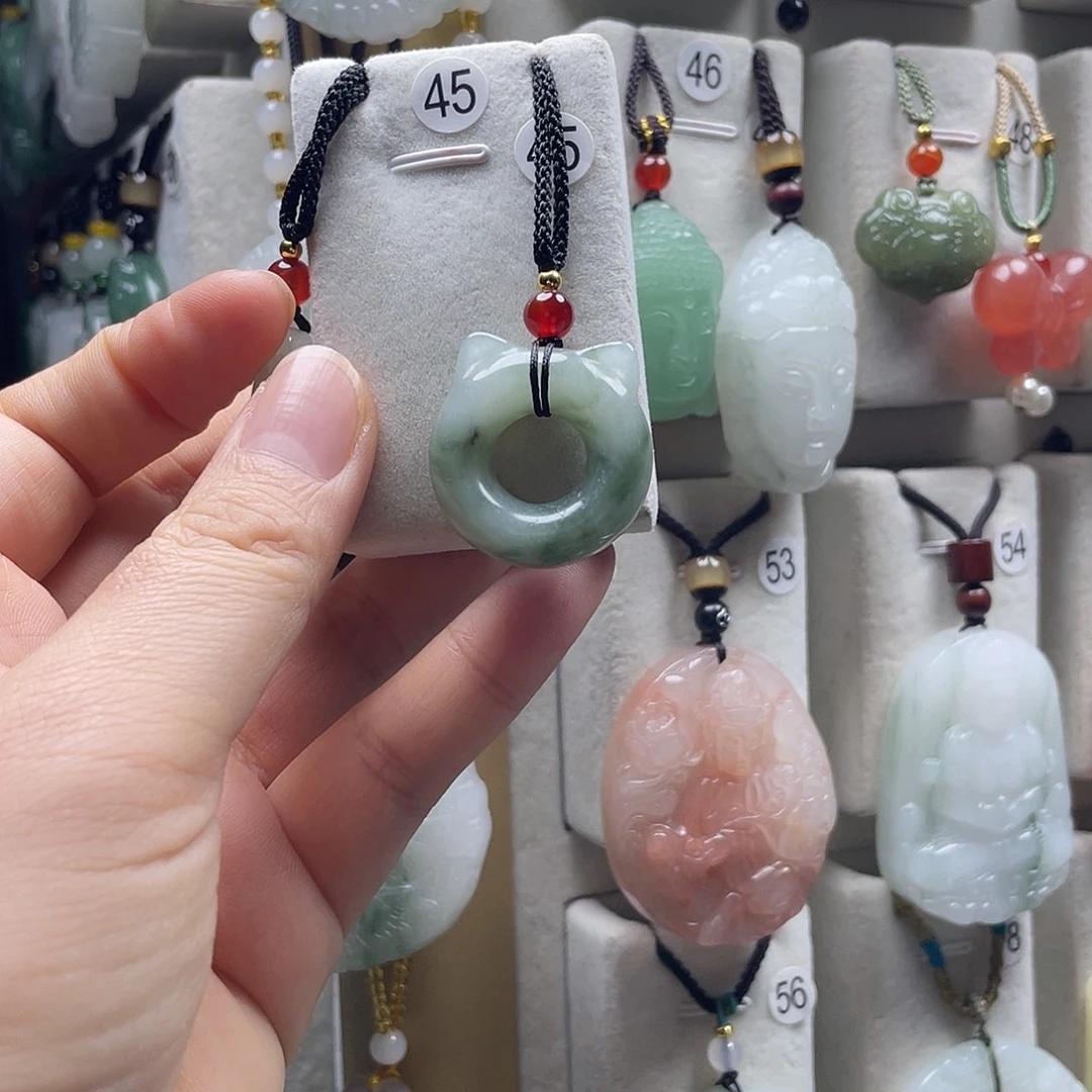 石英质玉（金丝玉）未镶嵌颈饰