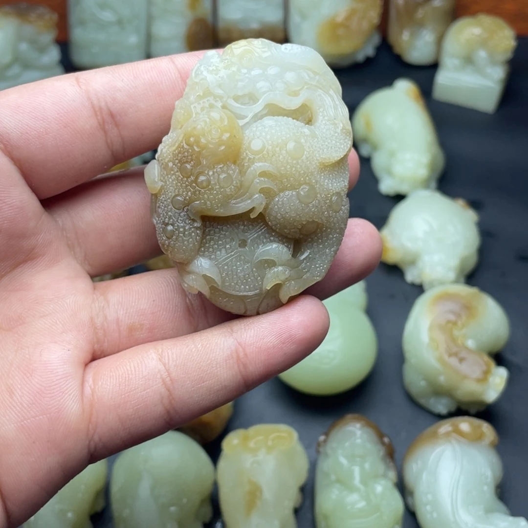 和田玉（糖玉）颈饰未镶嵌