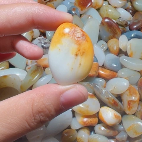 颈饰未镶嵌和田玉（糖玉）17.5克