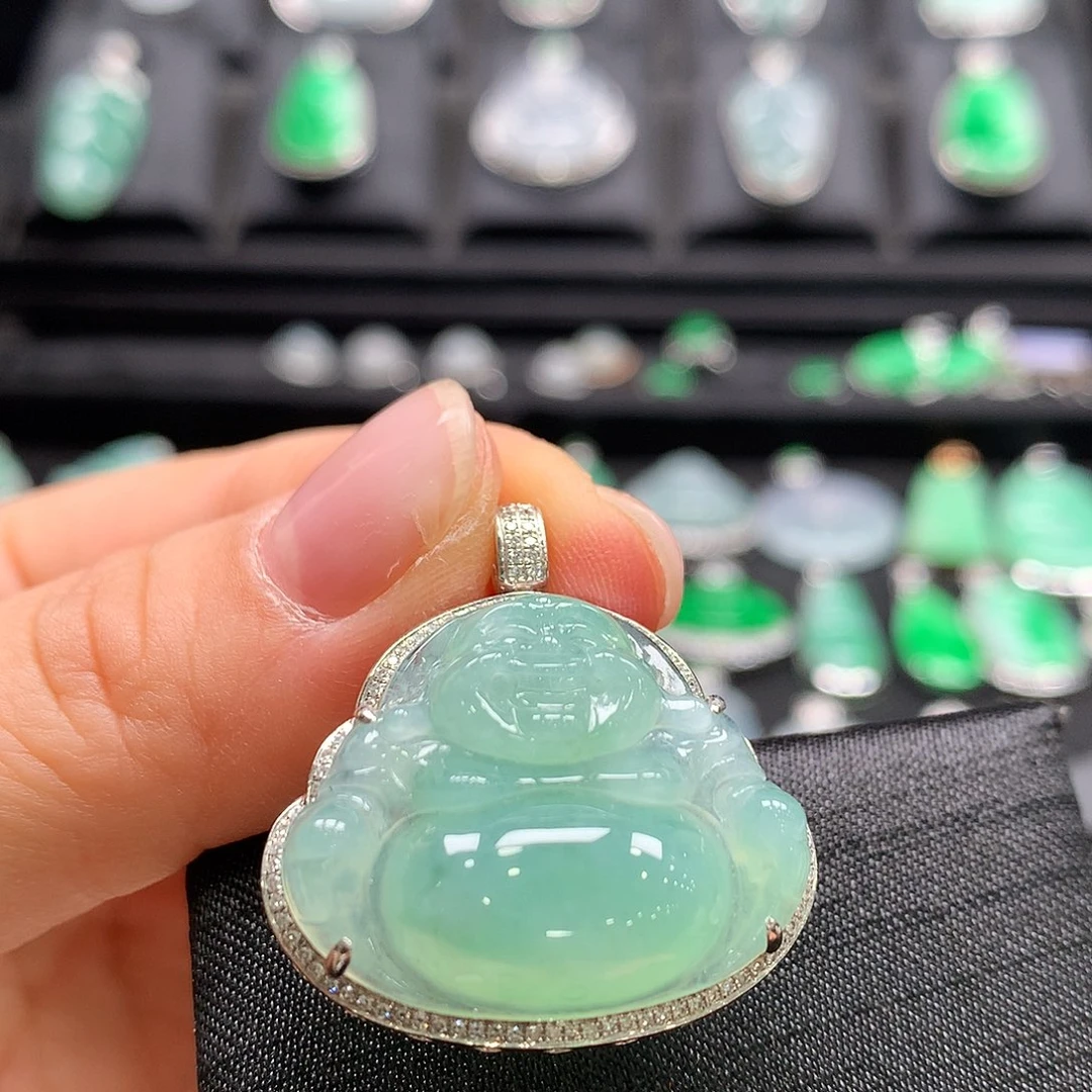 翡翠18K金镶嵌颈饰佛公