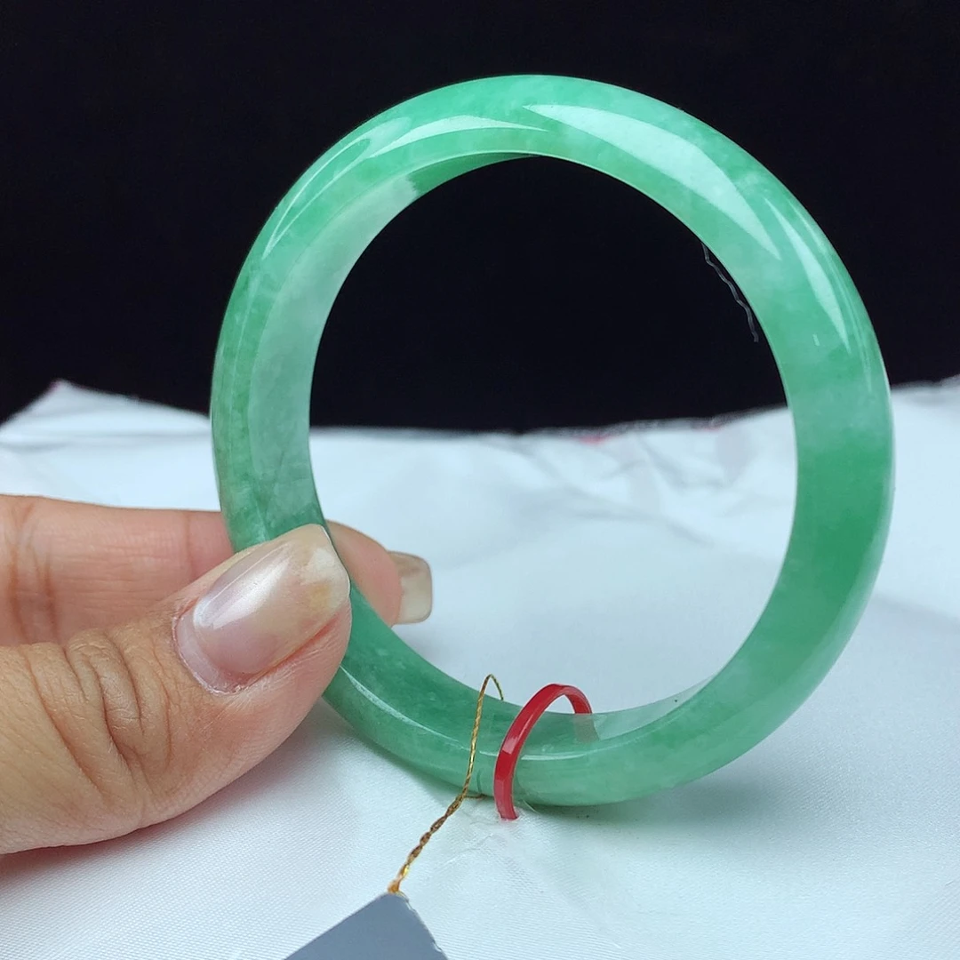翡翠手镯未镶嵌57圈 2070