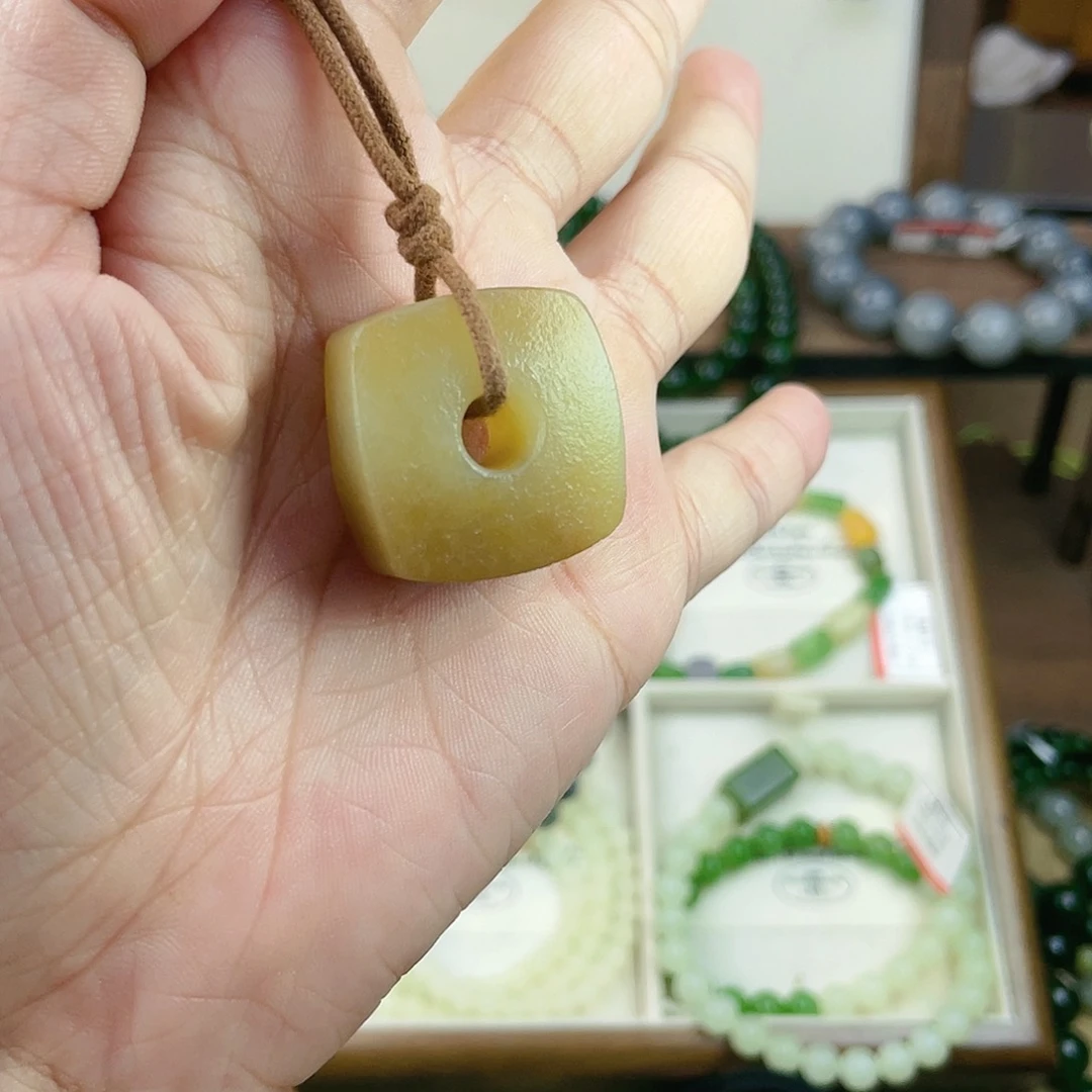 和田玉未镶嵌颈饰沐*宝