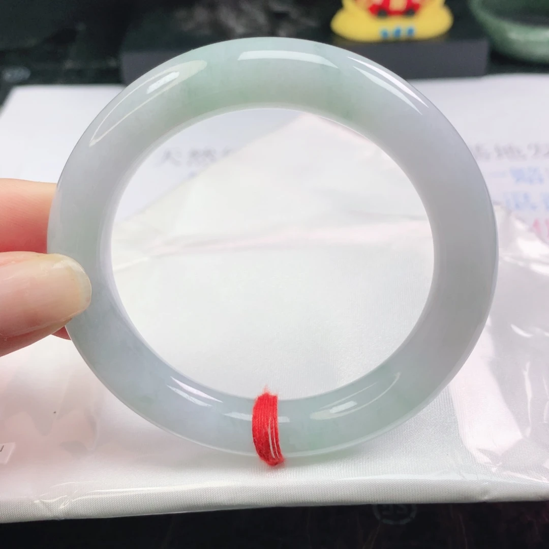 翡翠未镶嵌手镯（圆镯）