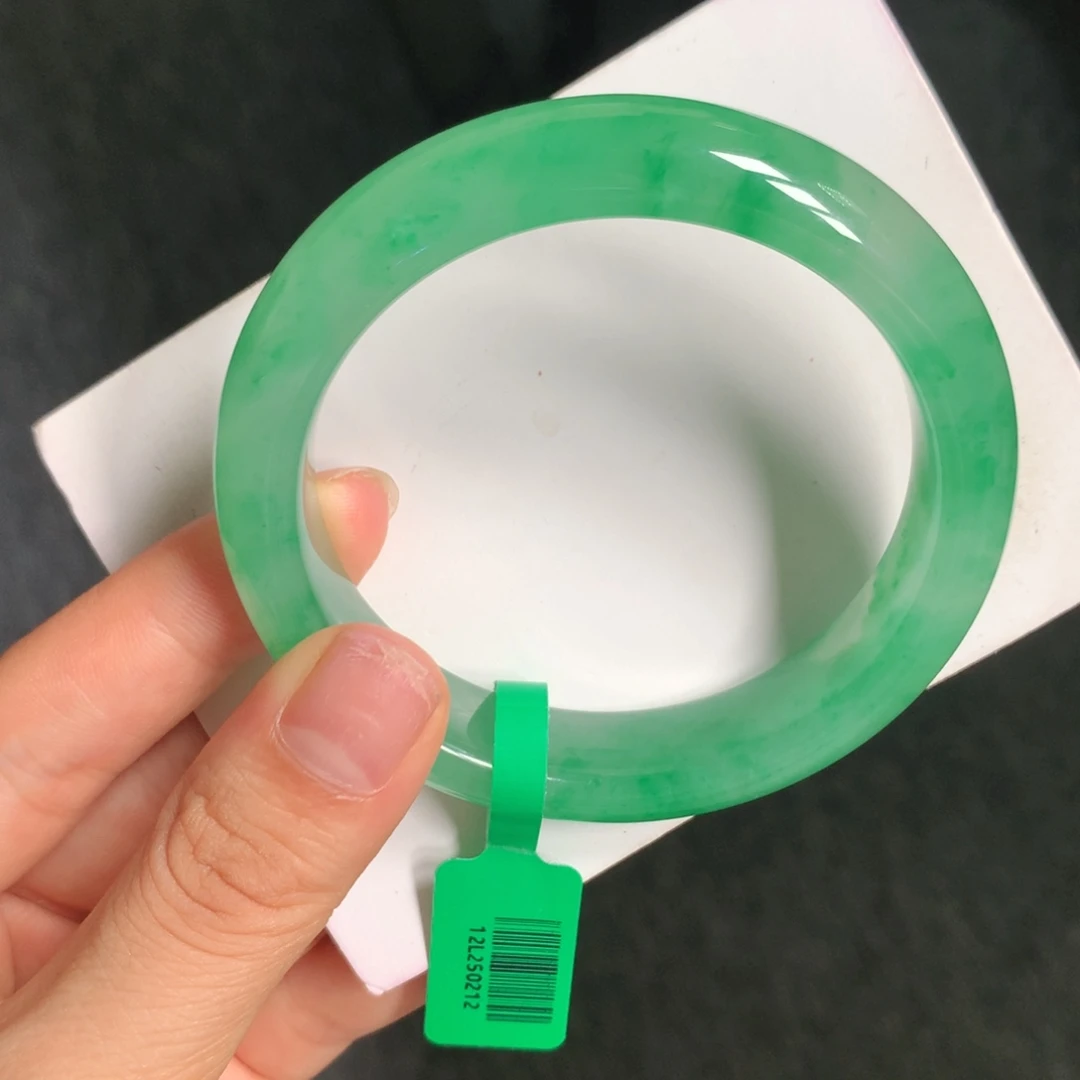 石英质玉（非洲翠）未镶嵌手镯