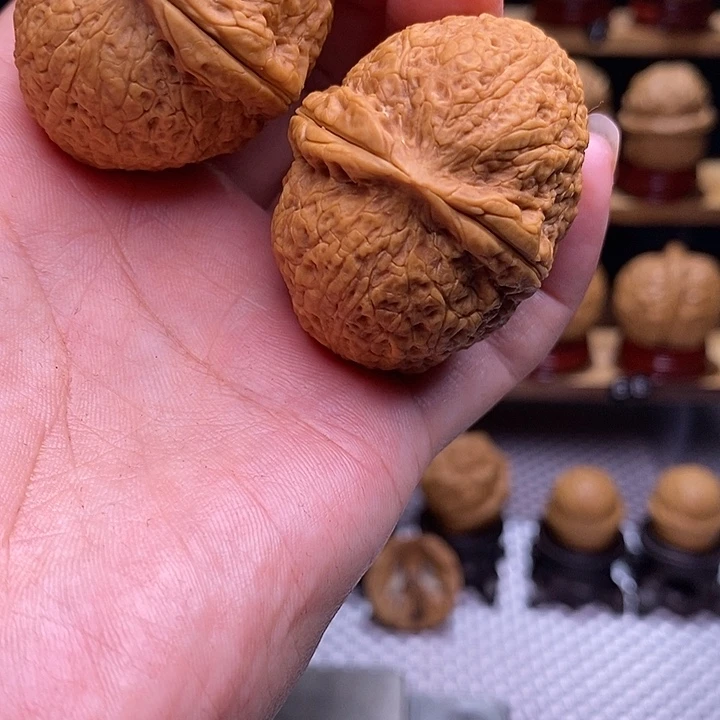 文玩核桃吊坠红狐元宝34